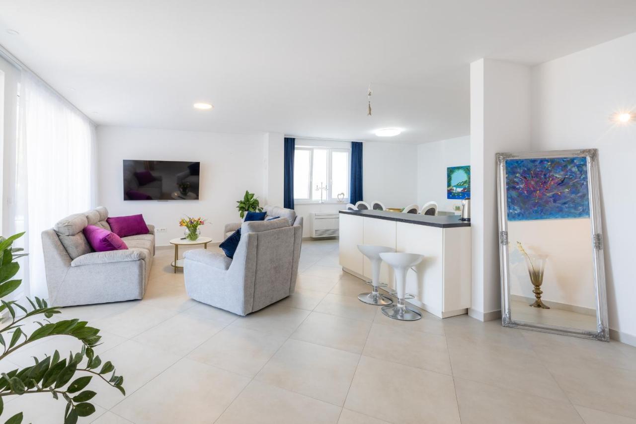 Villa Smaragd - Lapis - Luxury Apartment With Shared Pool Макарска Экстерьер фото