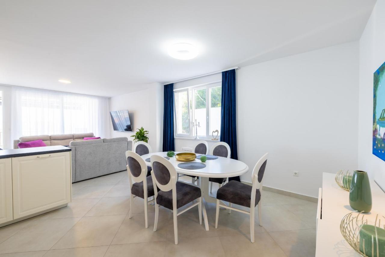 Villa Smaragd - Lapis - Luxury Apartment With Shared Pool Макарска Экстерьер фото