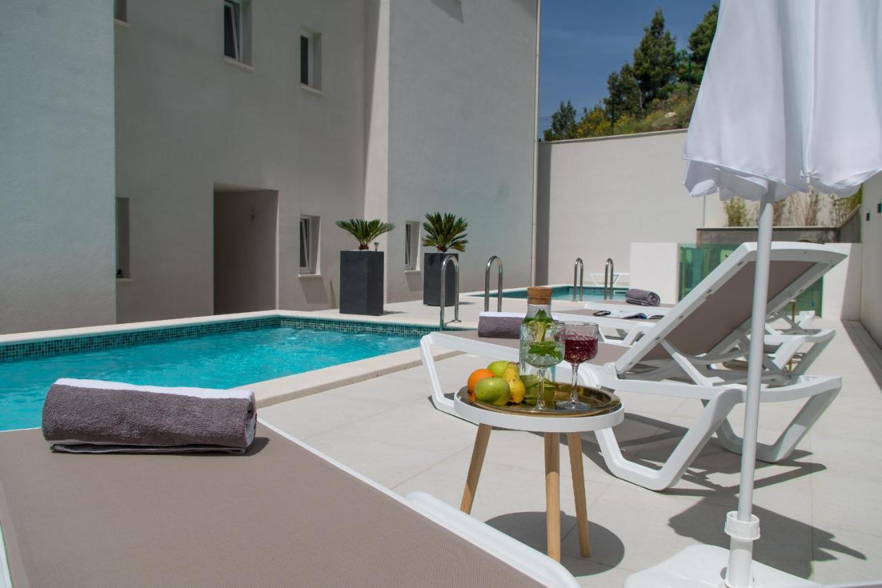 Villa Smaragd - Lapis - Luxury Apartment With Shared Pool Макарска Экстерьер фото