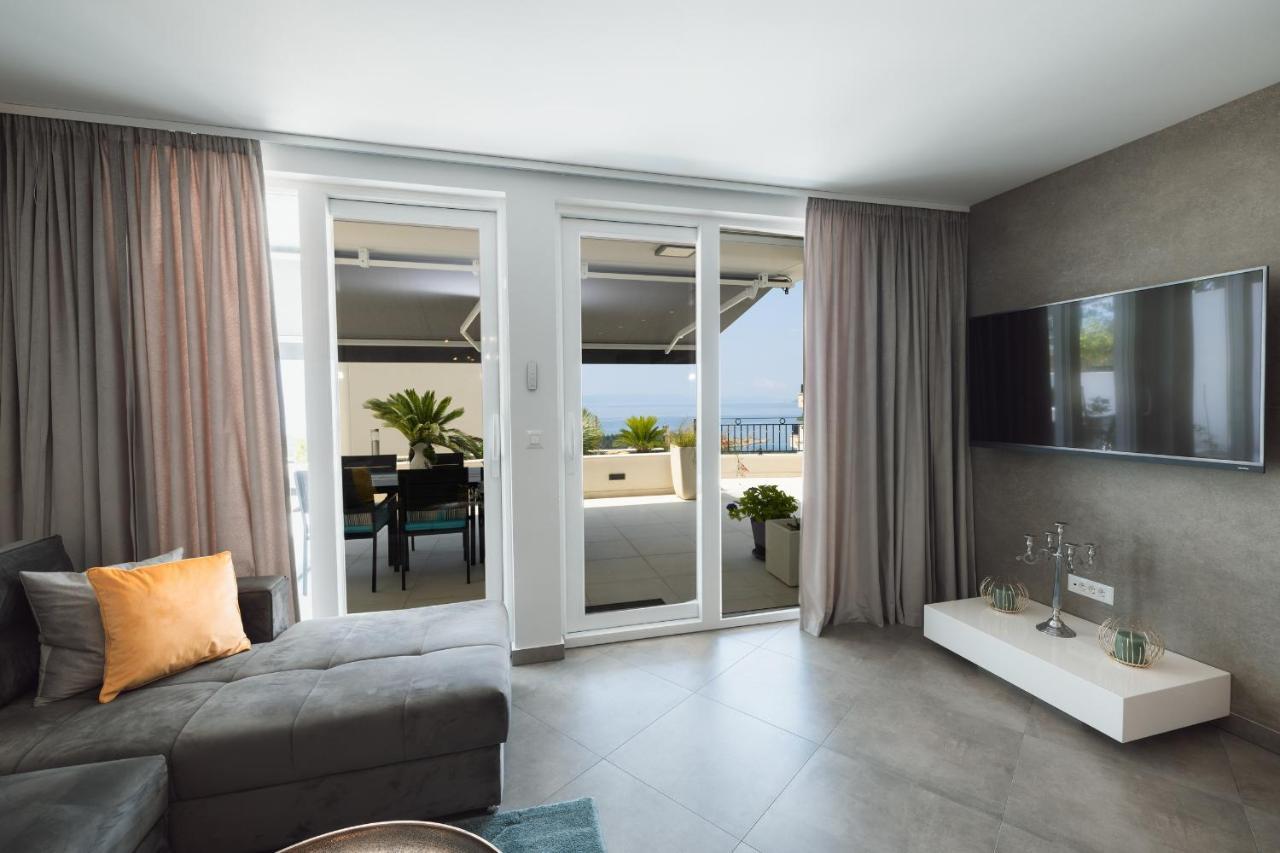 Villa Smaragd - Lapis - Luxury Apartment With Shared Pool Макарска Экстерьер фото